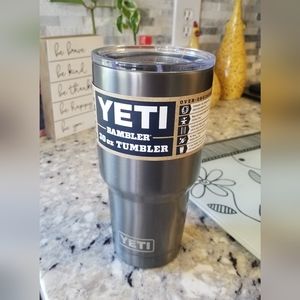 Yeti rambler 30 oz tumbler with magslider lid silver